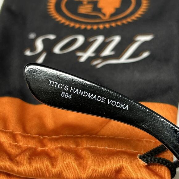NEW Tito's Handmade Vodka Adult Sunglasses Stylish Pouch Set Promotional UV400 - Picture 8 of 8